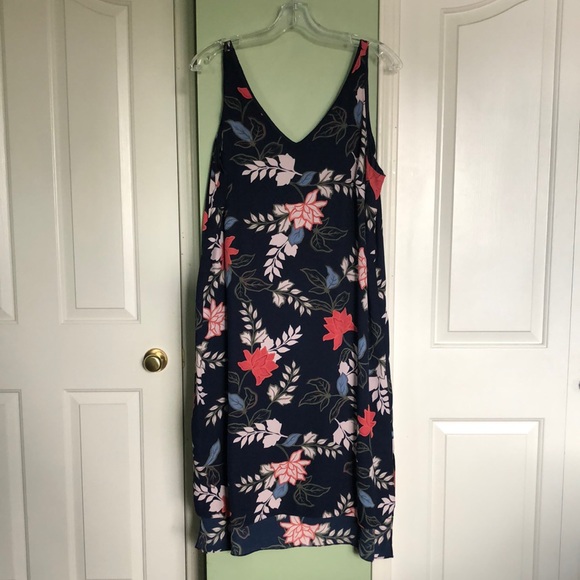 Reitmans Dresses & Skirts - Reitmans hi-lo midi dress
